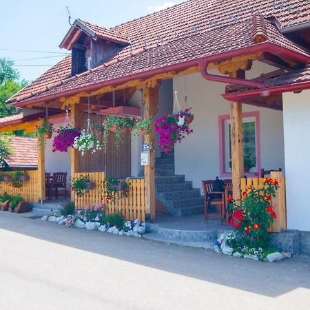 Guesthouse Ella Szluin Kültér fotó