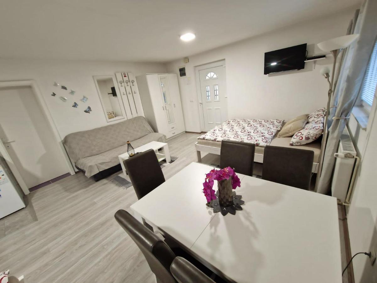 Guesthouse Ella Szluin Kültér fotó