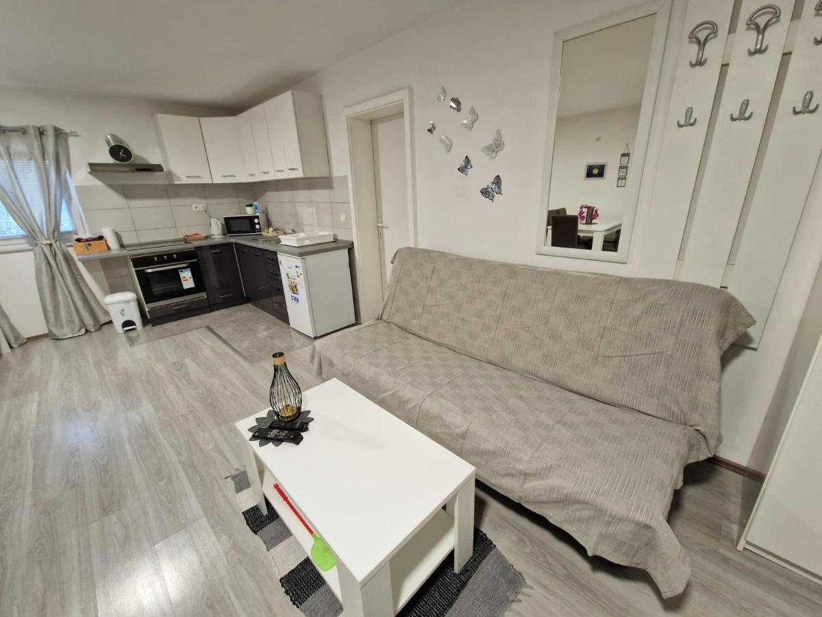 Guesthouse Ella Szluin Kültér fotó