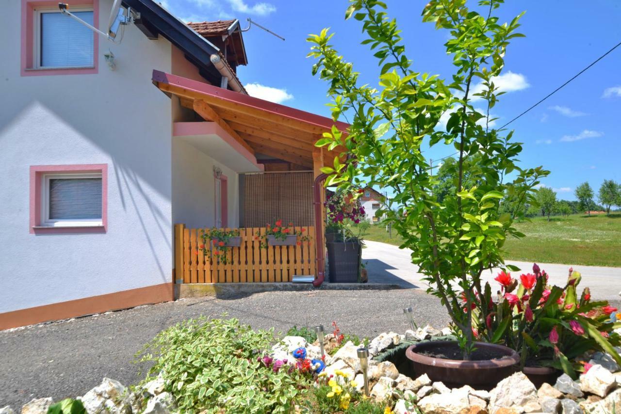 Guesthouse Ella Szluin Kültér fotó