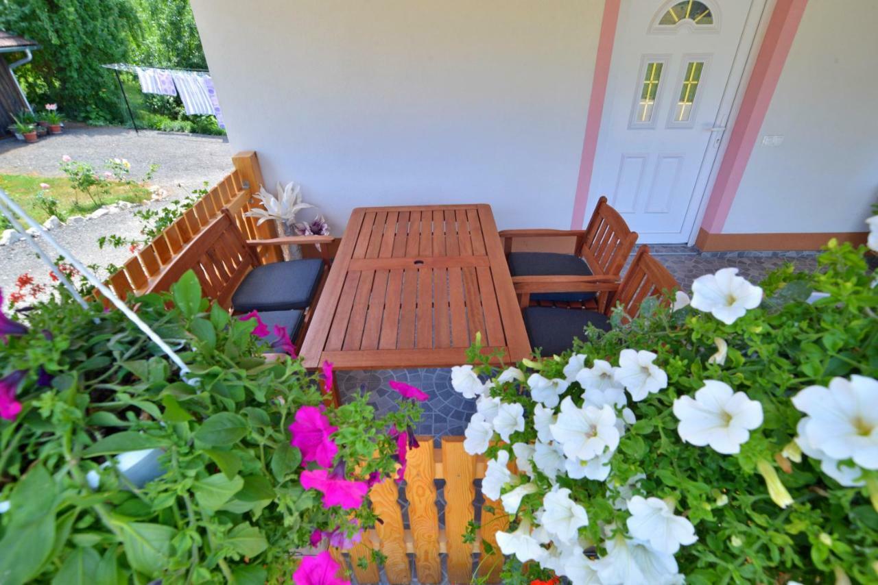 Guesthouse Ella Szluin Kültér fotó