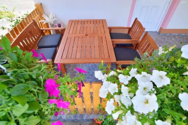 Guesthouse Ella Szluin Kültér fotó